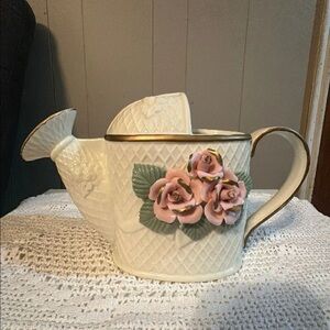 Vintage America Vase with Pink Roses and Gold Trim